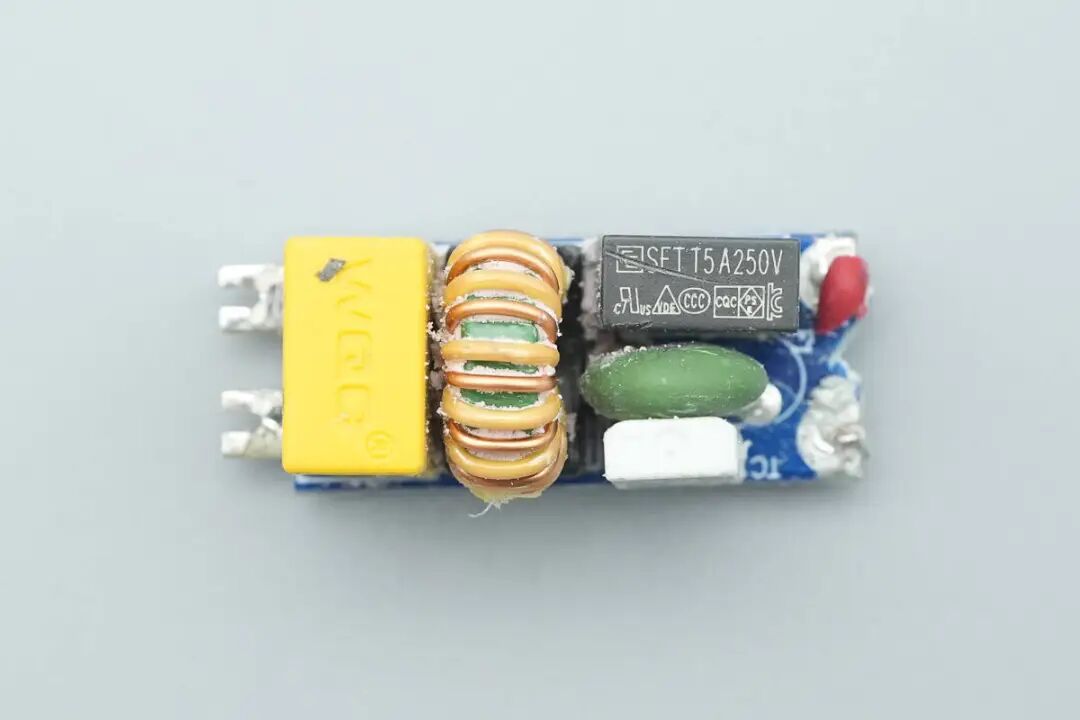 拆解报告：绿联速显充160W氮化镓充电器图53