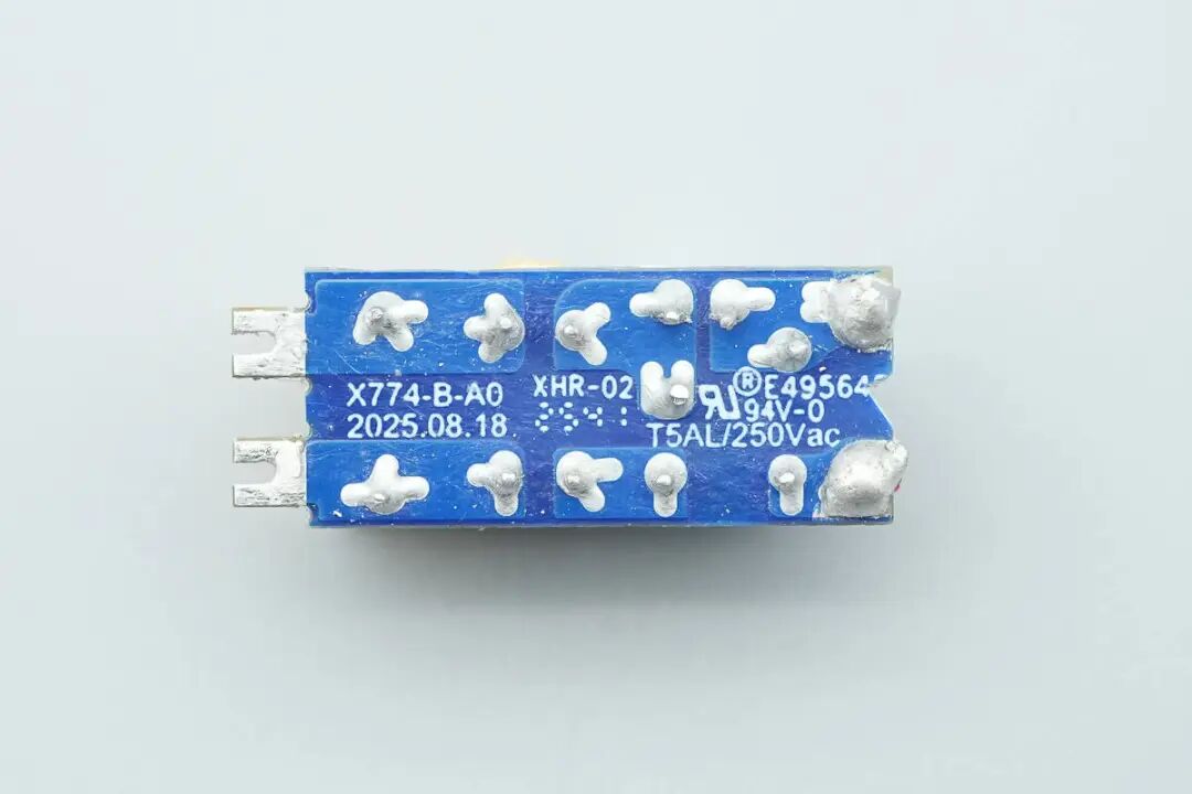 拆解报告：绿联速显充160W氮化镓充电器图54