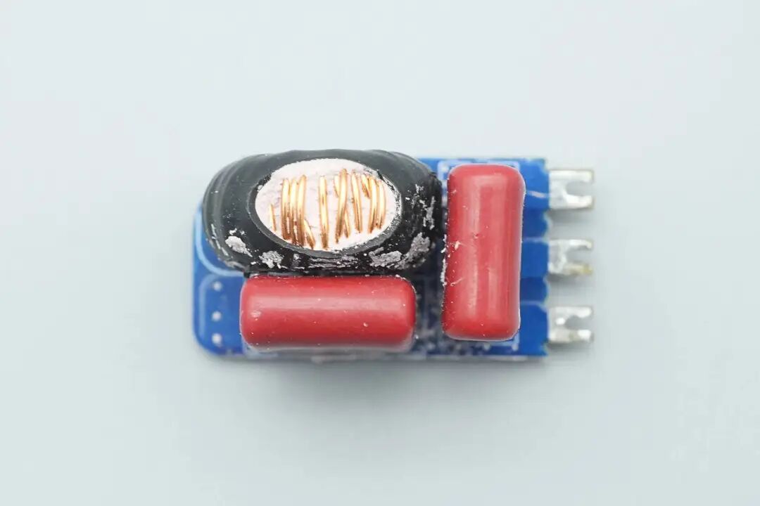 拆解报告：绿联速显充160W氮化镓充电器图64