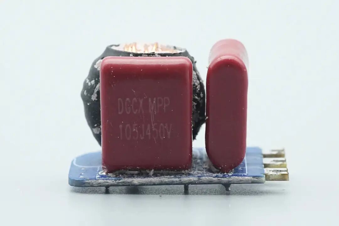 拆解报告：绿联速显充160W氮化镓充电器图66