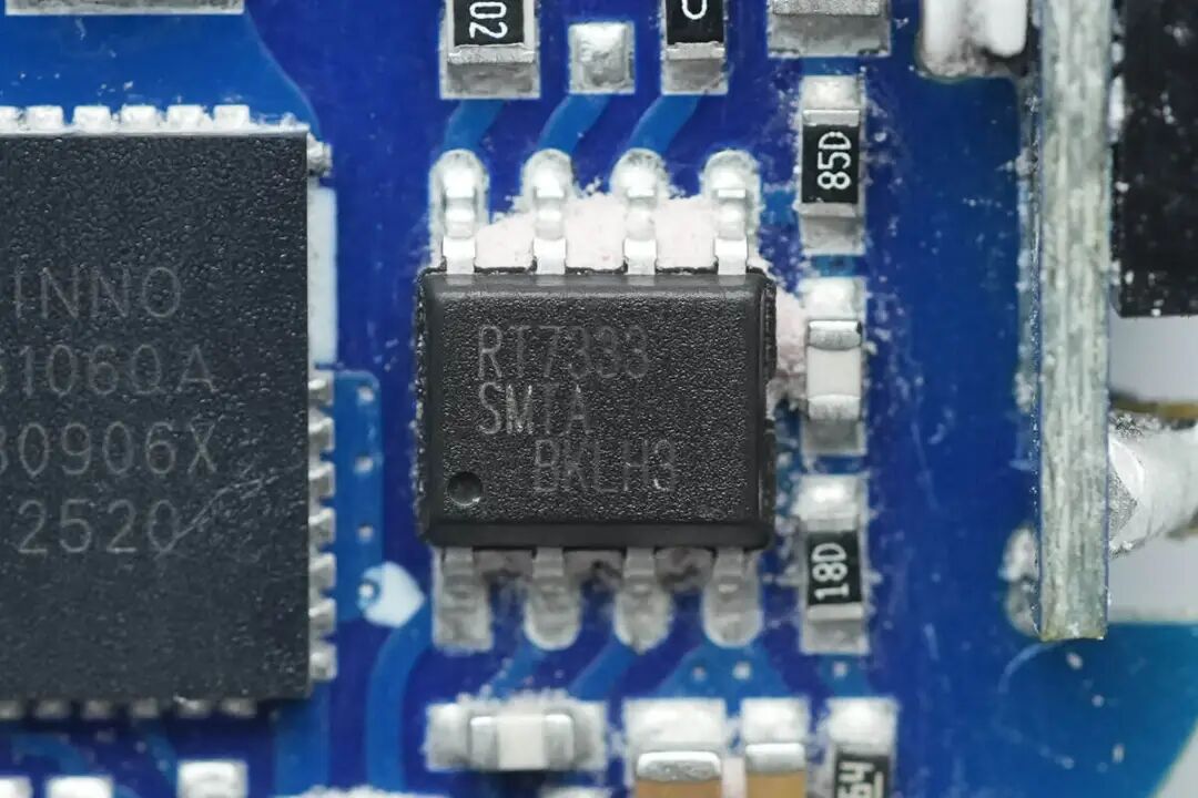 拆解报告：绿联速显充160W氮化镓充电器图68