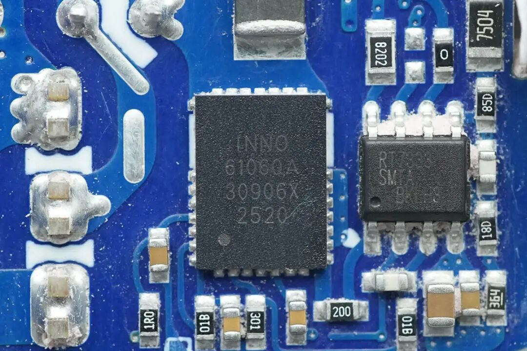 拆解报告：绿联速显充160W氮化镓充电器图69