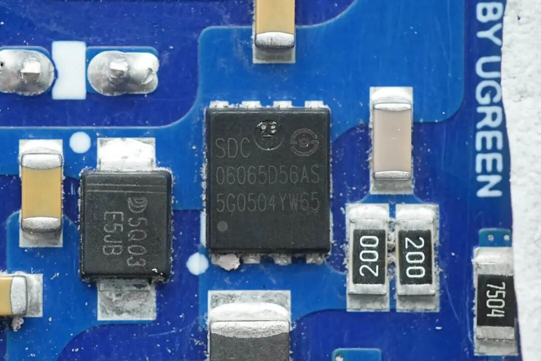 拆解报告：绿联速显充160W氮化镓充电器图72