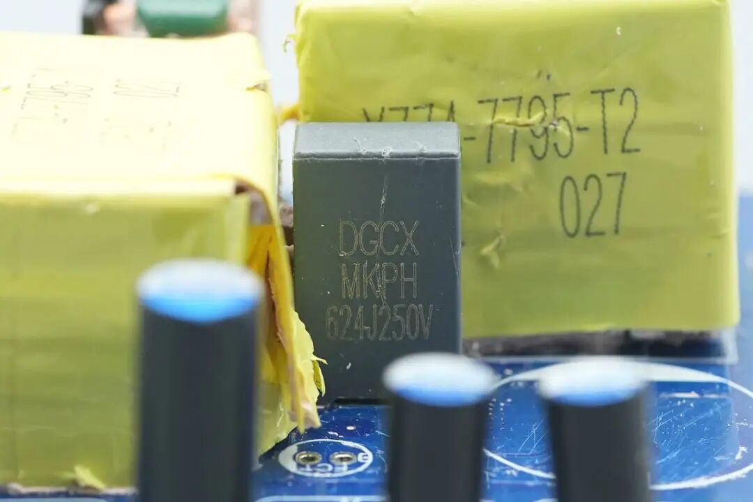 拆解报告：绿联速显充160W氮化镓充电器图79