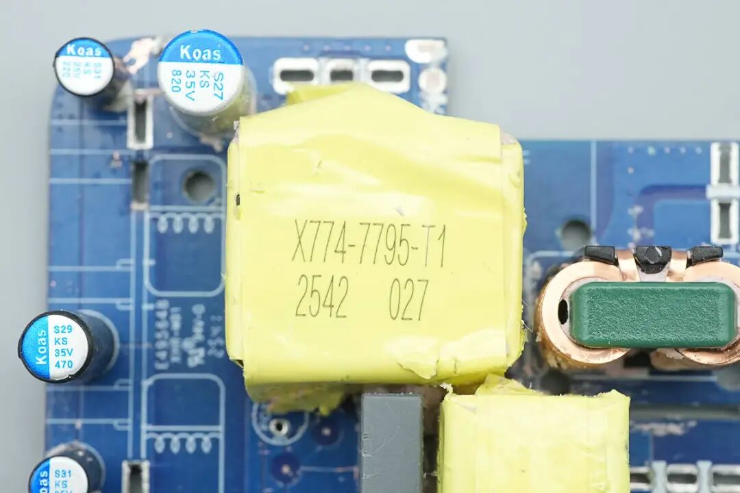 拆解报告：绿联速显充160W氮化镓充电器图80