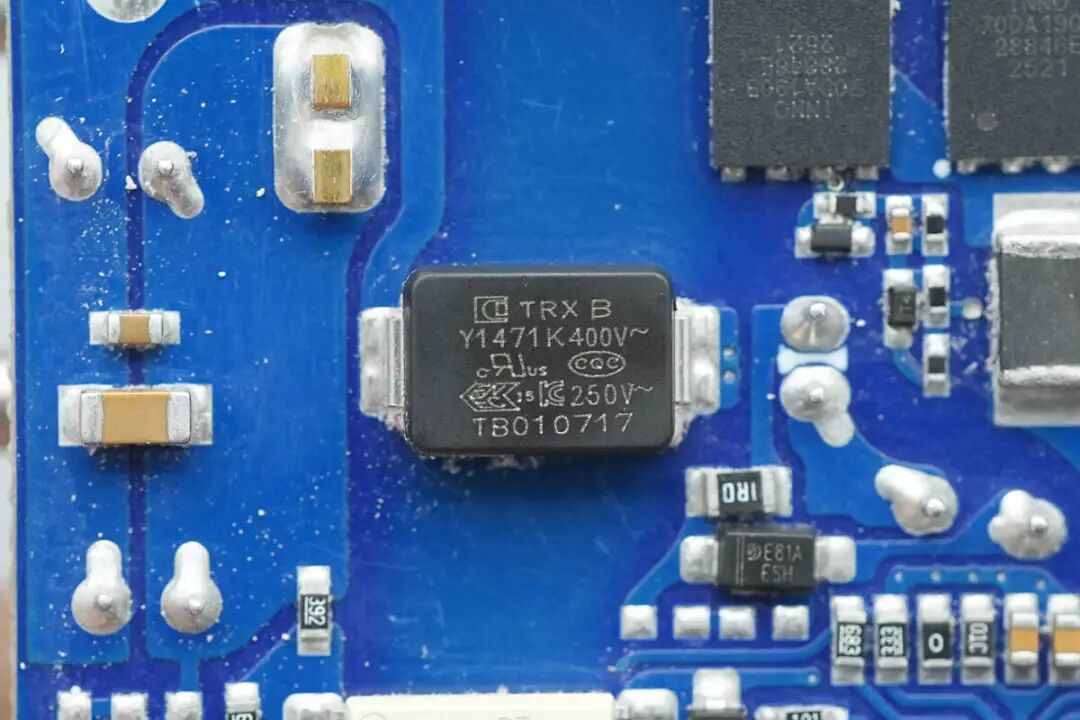 拆解报告：绿联速显充160W氮化镓充电器图84