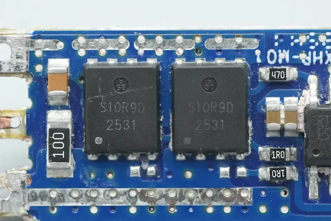 拆解报告：绿联速显充160W氮化镓充电器图90