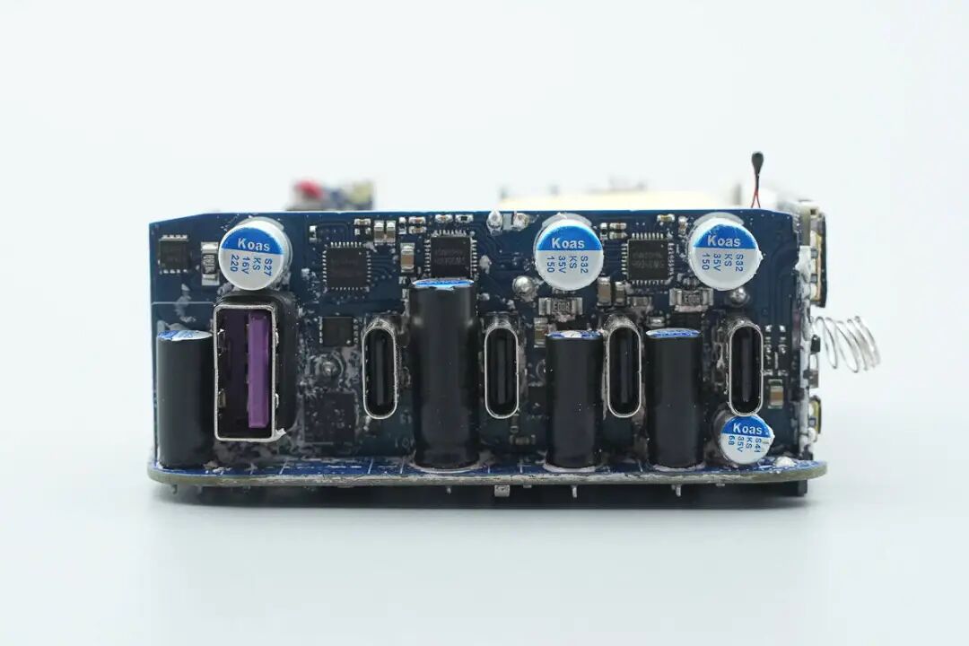 拆解报告：绿联速显充160W氮化镓充电器图92