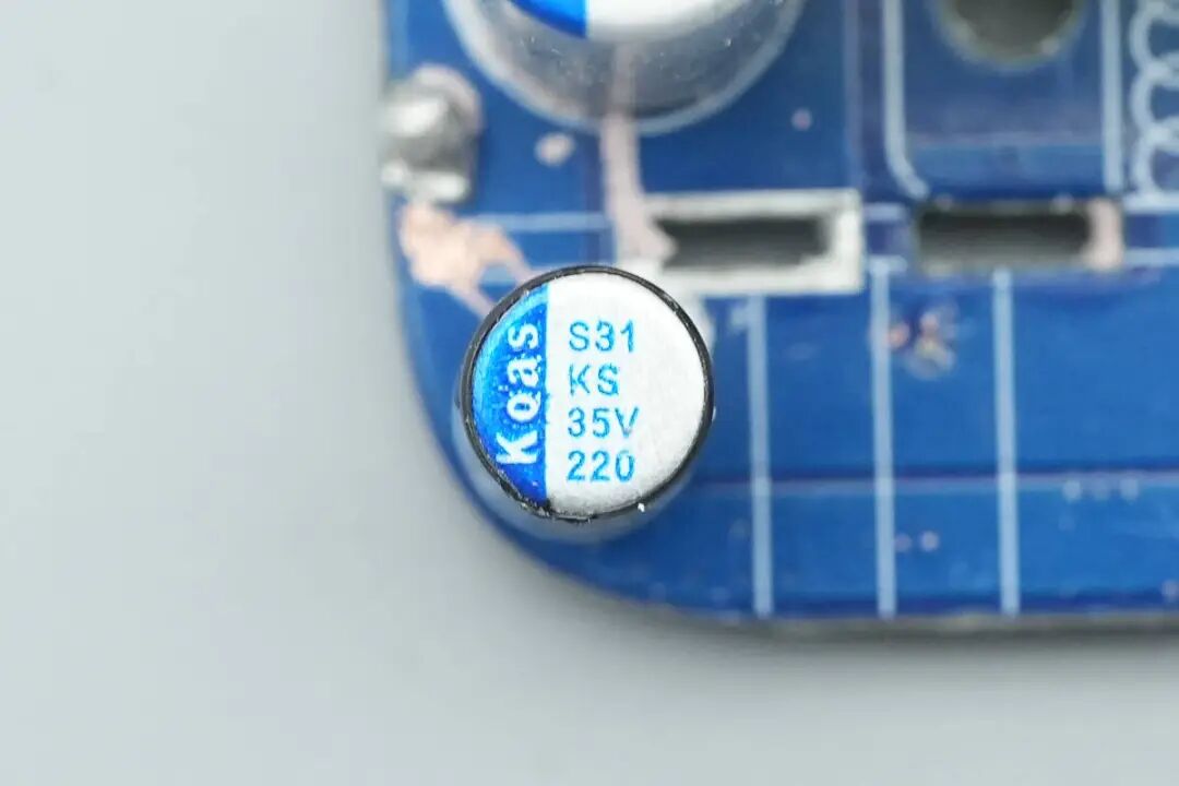 拆解报告：绿联速显充160W氮化镓充电器图93