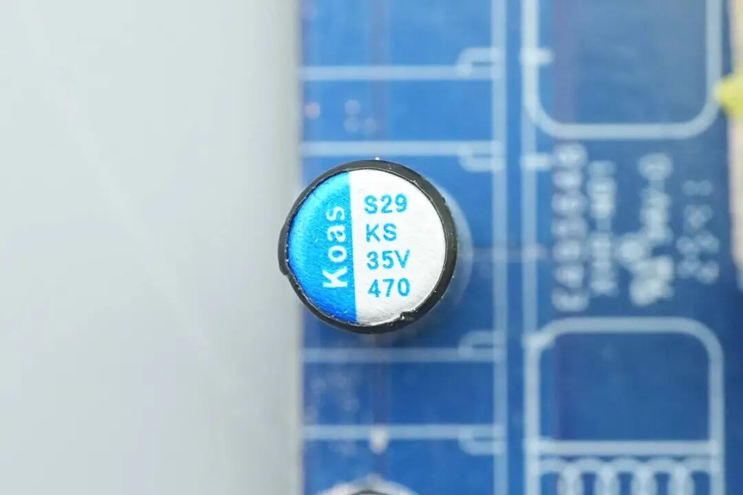 拆解报告：绿联速显充160W氮化镓充电器图94