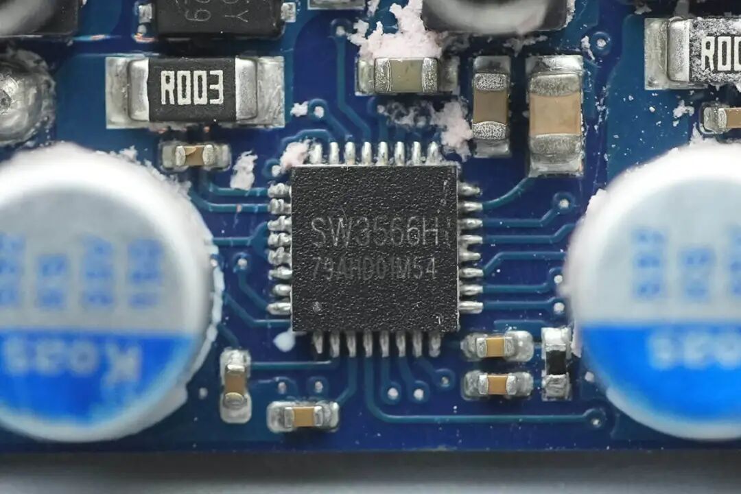 拆解报告：绿联速显充160W氮化镓充电器图98