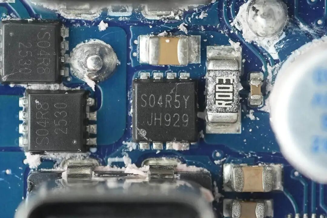 拆解报告：绿联速显充160W氮化镓充电器图104