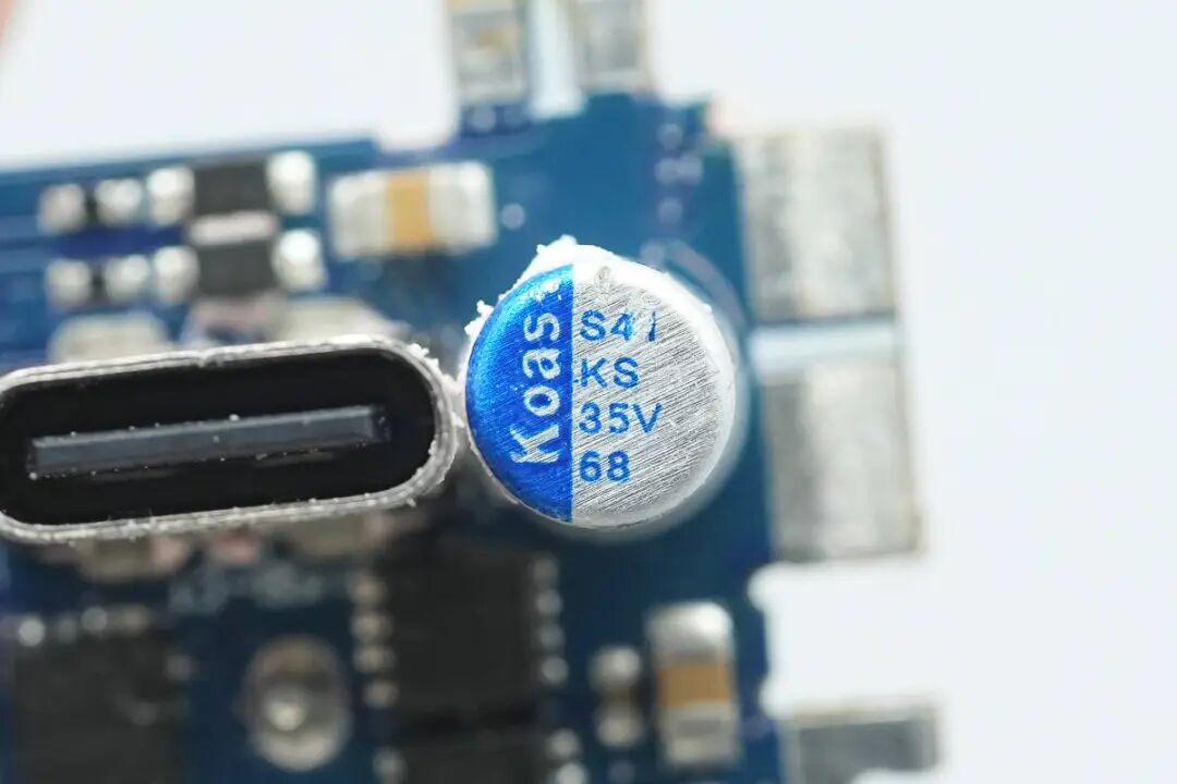 拆解报告：绿联速显充160W氮化镓充电器图105