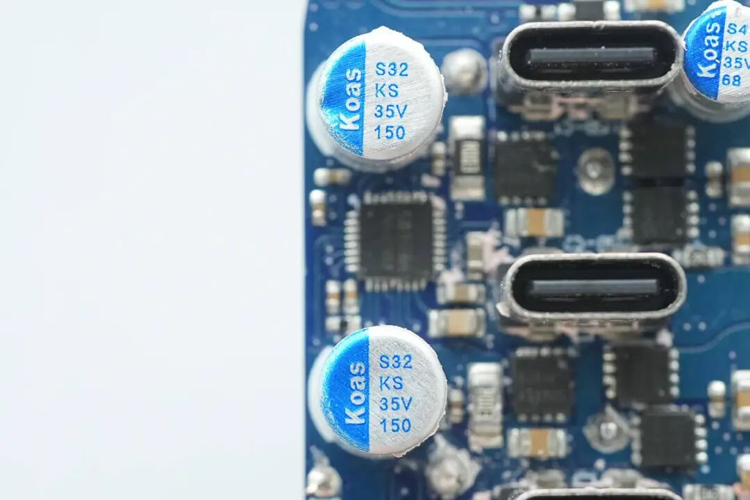 拆解报告：绿联速显充160W氮化镓充电器图106