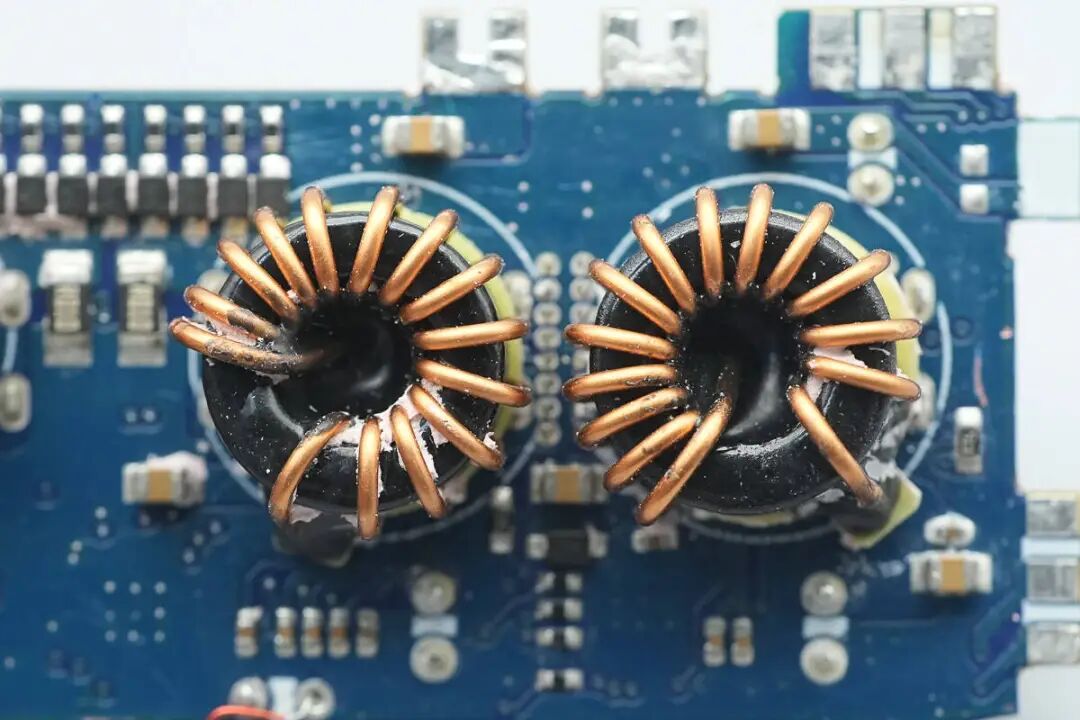 拆解报告：绿联速显充160W氮化镓充电器图107