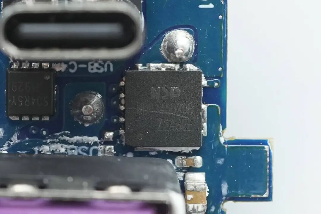 拆解报告：绿联速显充160W氮化镓充电器图110