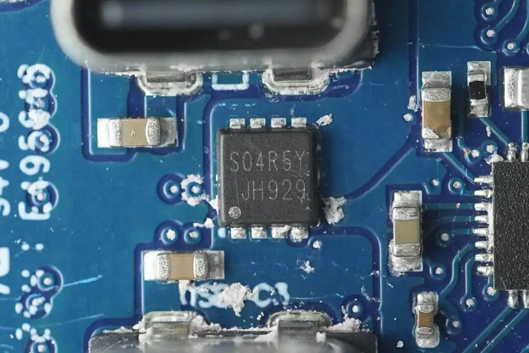 拆解报告：绿联速显充160W氮化镓充电器图113