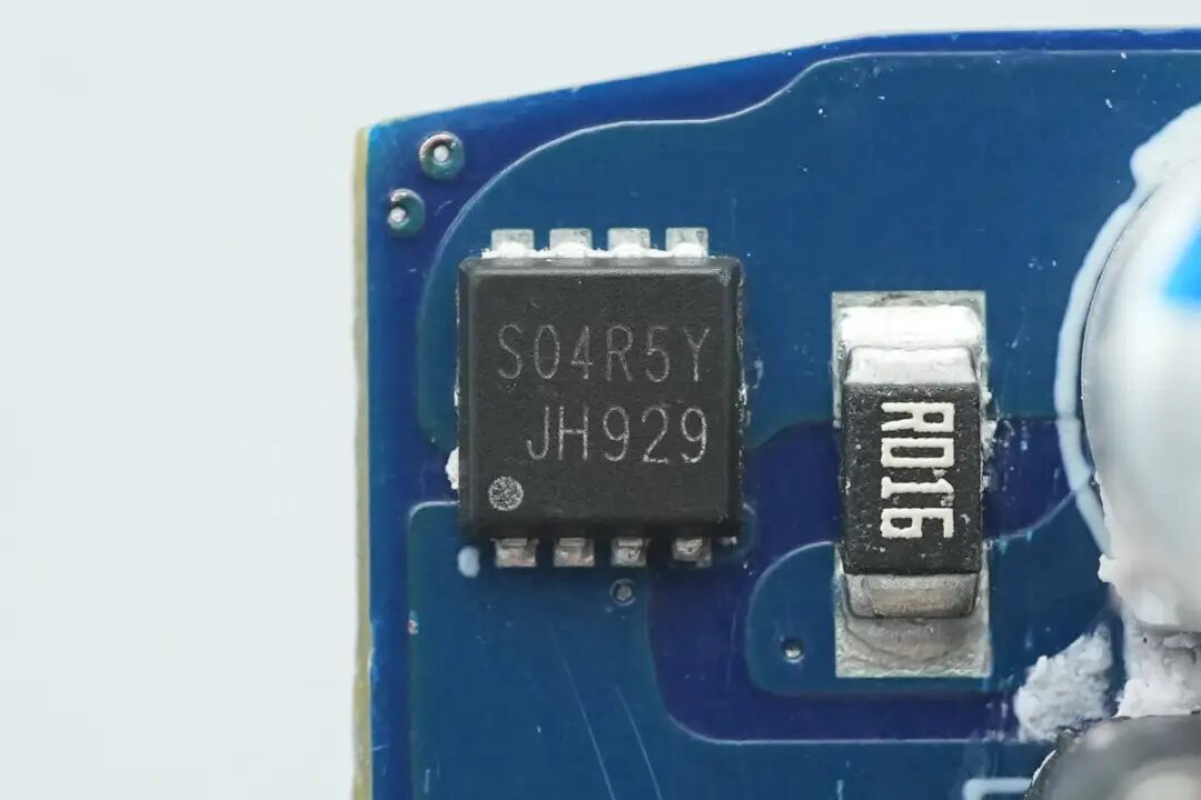 拆解报告：绿联速显充160W氮化镓充电器图115