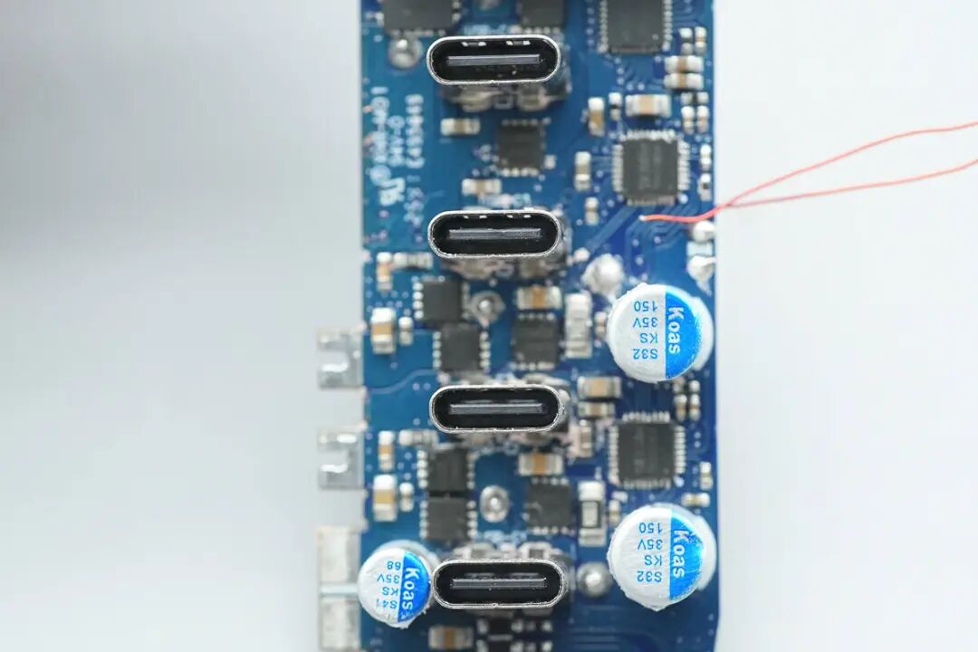 拆解报告：绿联速显充160W氮化镓充电器图116