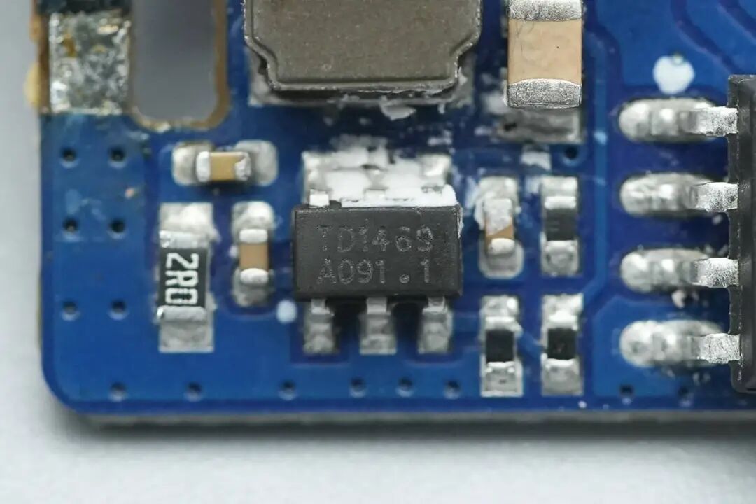 拆解报告：绿联速显充160W氮化镓充电器图125