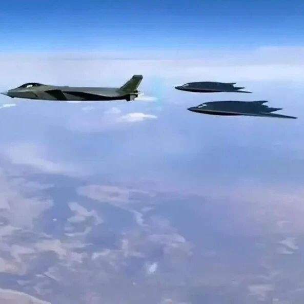 中国首款喷气动力垂直起降无人机亮相军舰！空军最强组合曝光：歼-16D、歼-20与攻击-11无人机协同作战