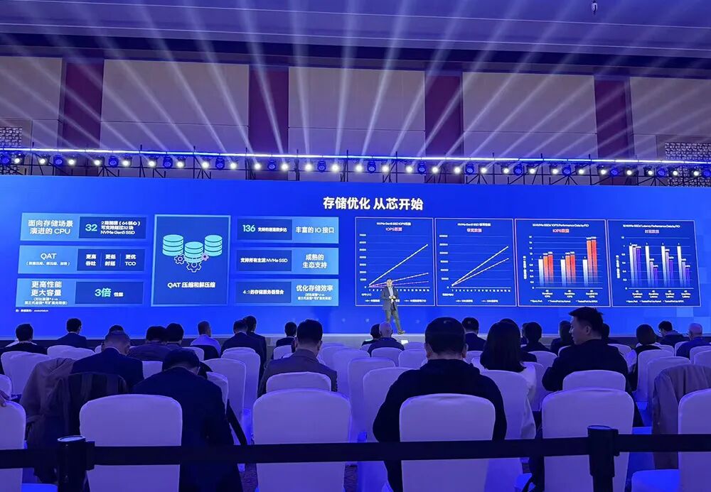 陈立武讲中文！英特尔中国区董事长亮相，晒AI“全家福”图20