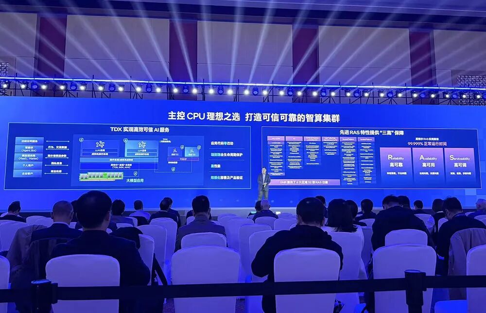 陈立武讲中文！英特尔中国区董事长亮相，晒AI“全家福”图23