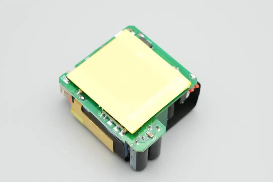 拆解报告：倍仕达65W 2C1A氮化镓数显充电器图25