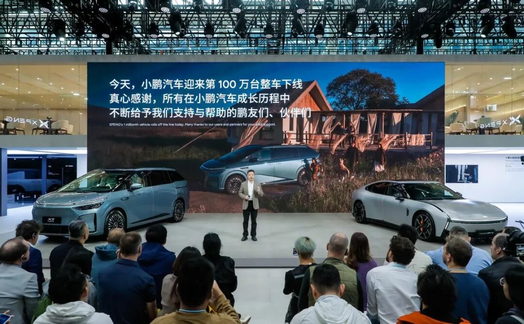 小鹏汽车达成百万台整车下线,小鹏X9超级增程登陆广州车展,「剪腿版」IRON、汇天陆地航母同台闪耀图2