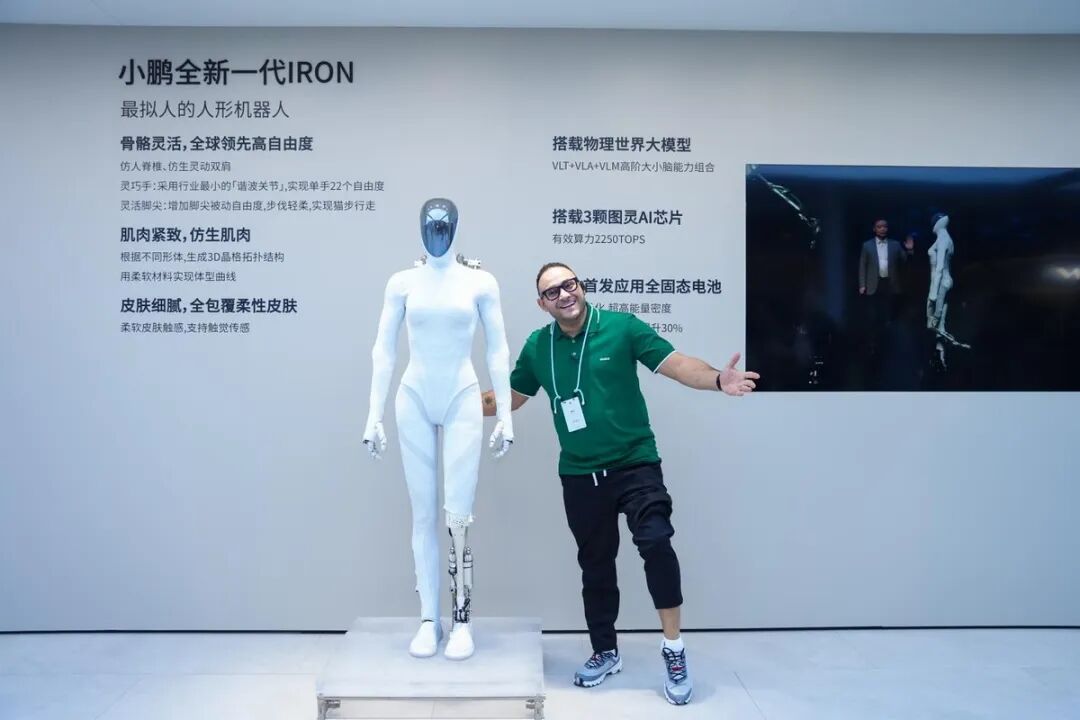 小鹏汽车达成百万台整车下线,小鹏X9超级增程登陆广州车展,「剪腿版」IRON、汇天陆地航母同台闪耀图7