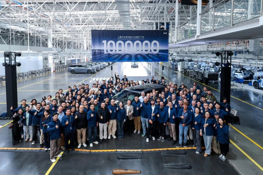 小鹏汽车达成百万台整车下线,小鹏X9超级增程登陆广州车展,「剪腿版」IRON、汇天陆地航母同台闪耀图10