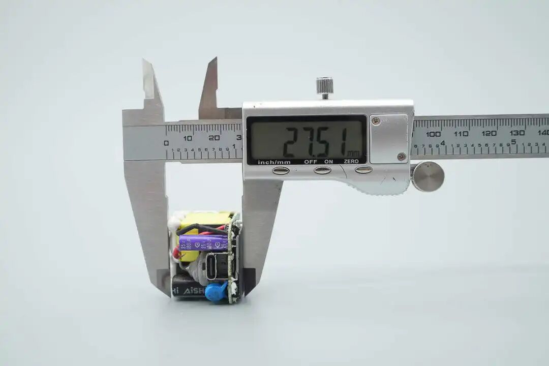 拆解报告:贝尔金蜘蛛侠限定款45W氮化镓充电器图26