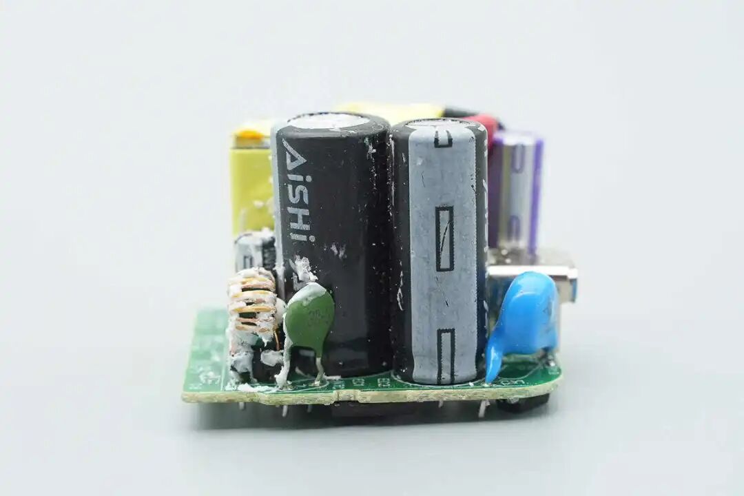 拆解报告:贝尔金蜘蛛侠限定款45W氮化镓充电器图30