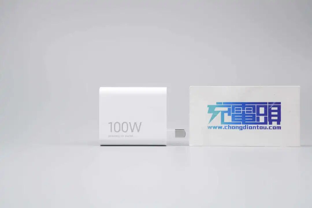 拆解报告:小米17系列手机原装100W氮化镓充电器图1