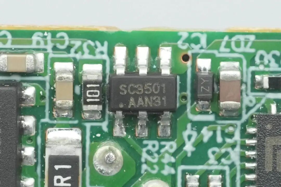 拆解报告:小米17系列手机原装100W氮化镓充电器图45