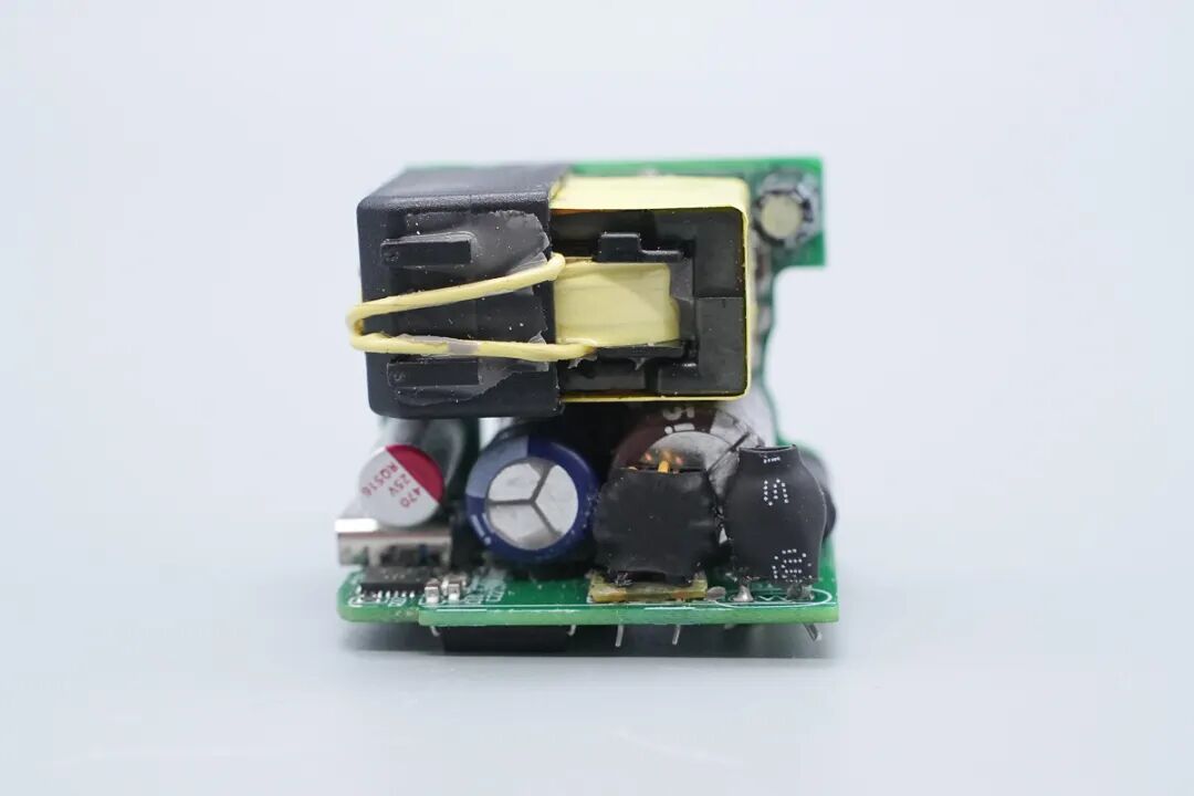 拆解报告：航嘉灵动 F45 Neo 安全快充氮化镓充电器图38