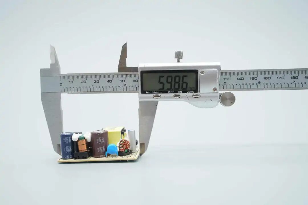 拆解报告：飞利浦36W氮化镓电源适配器图19