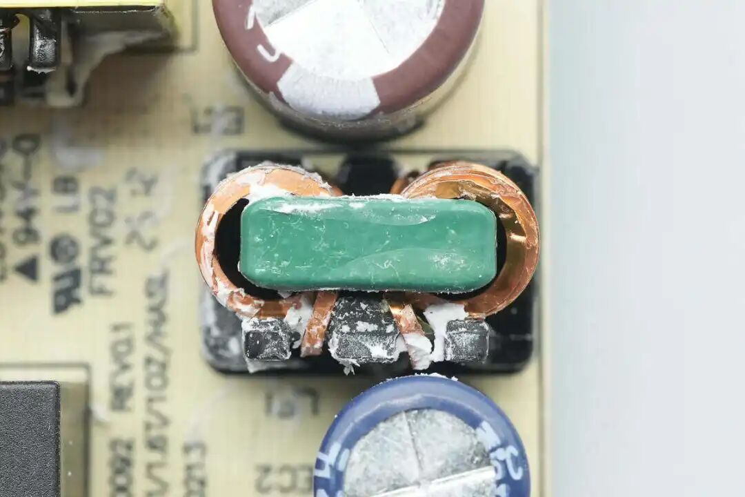 拆解报告：飞利浦36W氮化镓电源适配器图29