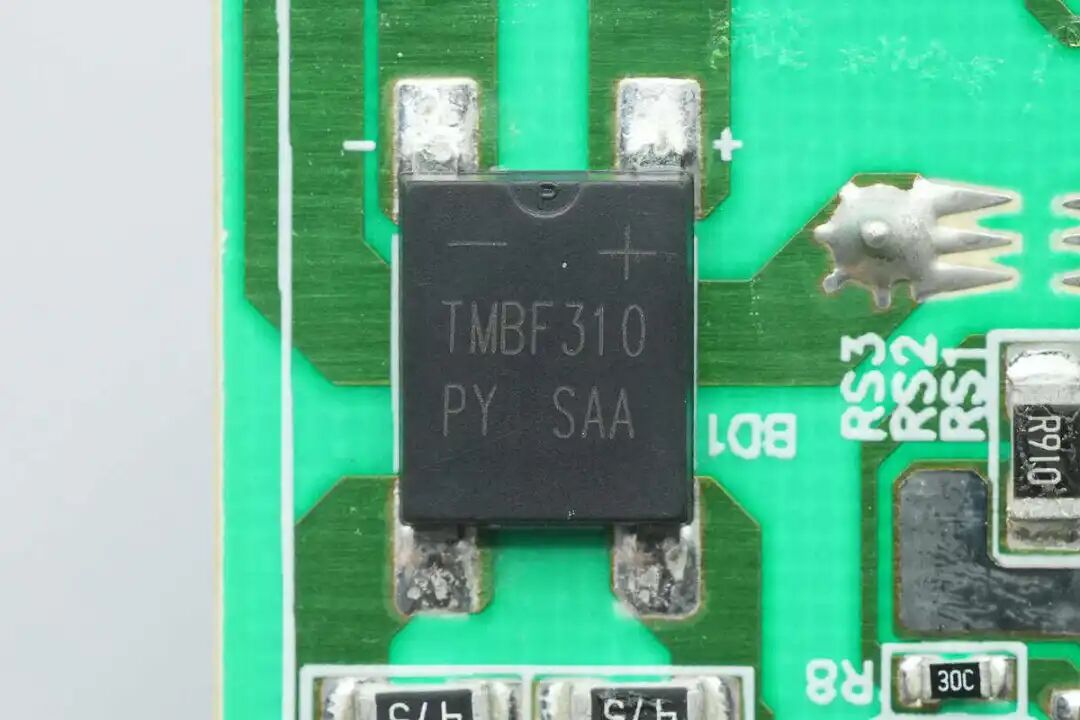 拆解报告：飞利浦36W氮化镓电源适配器图30