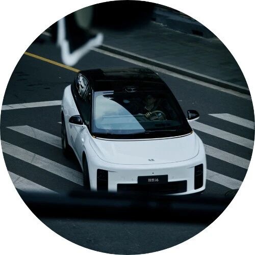 理想汽车放大招，汽车能自己找桩充电了