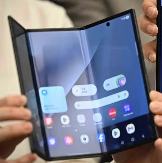 三星首款三折叠发布，售价1.7万元/曝OpenAI将发布「大蒜」模型反击Gemini 3/初代iPhone SE成为「过时产品」