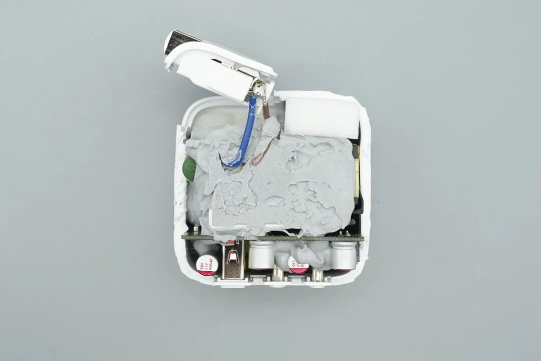 拆解报告：小米67W 2C1A氮化镓快充充电器图28