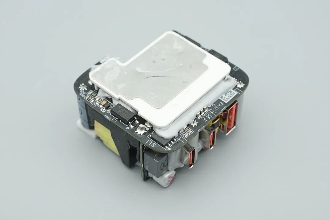 拆解报告：小米67W 2C1A氮化镓快充充电器图34