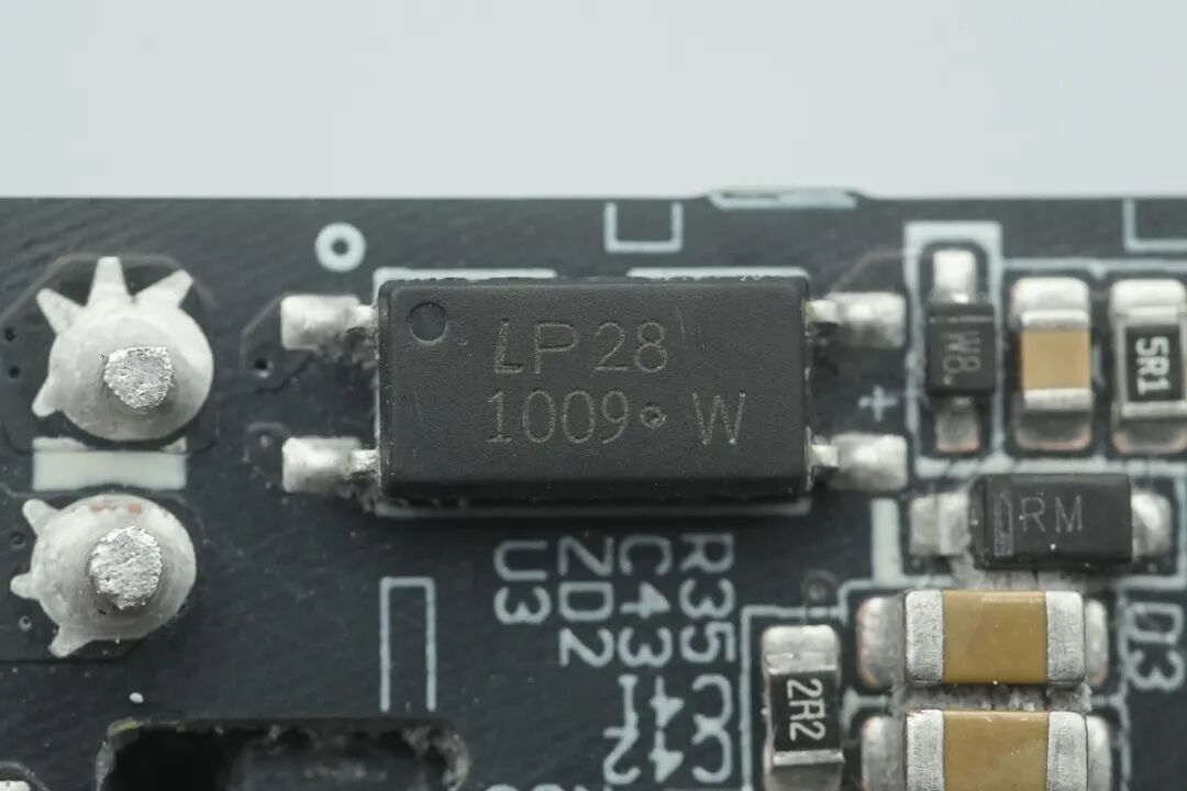 拆解报告：小米67W 2C1A氮化镓快充充电器图52