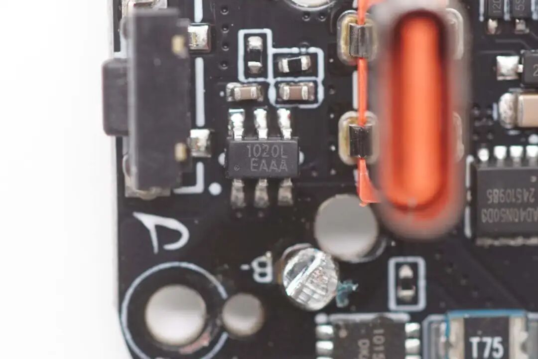 拆解报告：努比亚糖果移动电源20000mAh图51