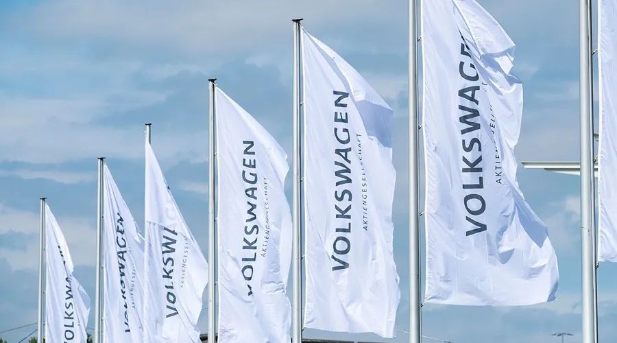 昨夜今晨全球大公司动态 | 大众汽车首次在德国关闭生产线；特斯拉无人自动驾驶出租车开启测试图1