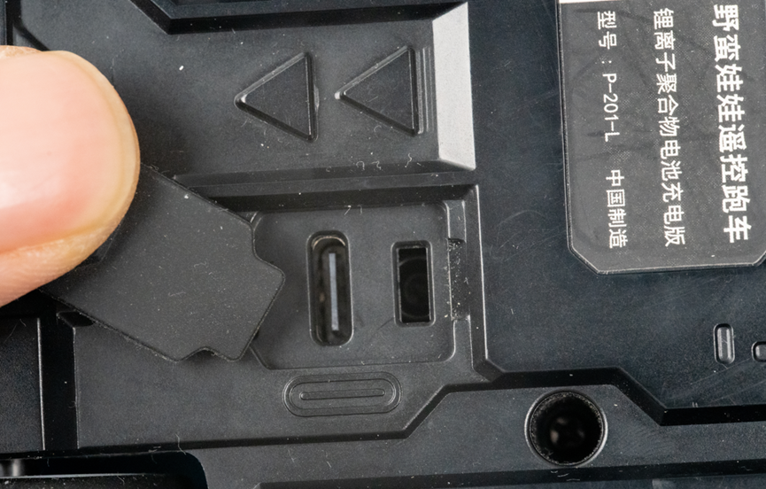 趁儿子睡着，偷偷拆了他价值350的跑车，没想到这车还带差速器！图9