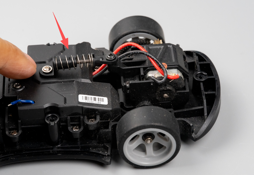 趁儿子睡着，偷偷拆了他价值350的跑车，没想到这车还带差速器！图14