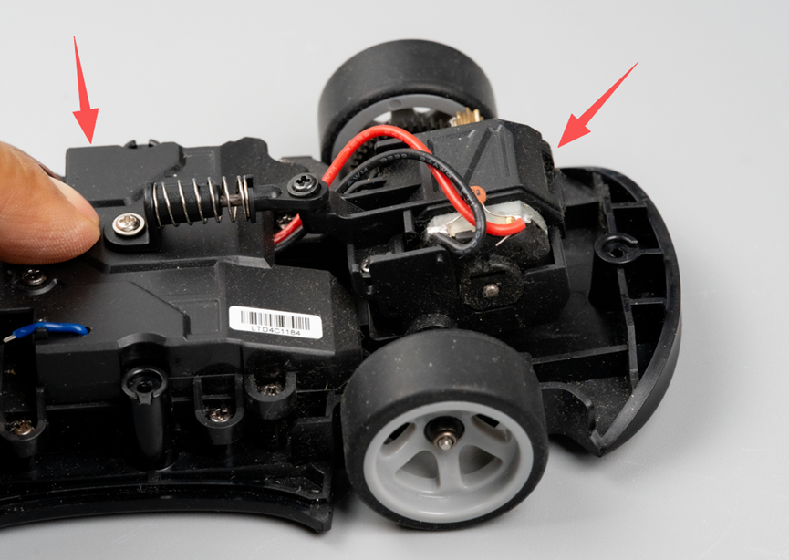 趁儿子睡着，偷偷拆了他价值350的跑车，没想到这车还带差速器！图15