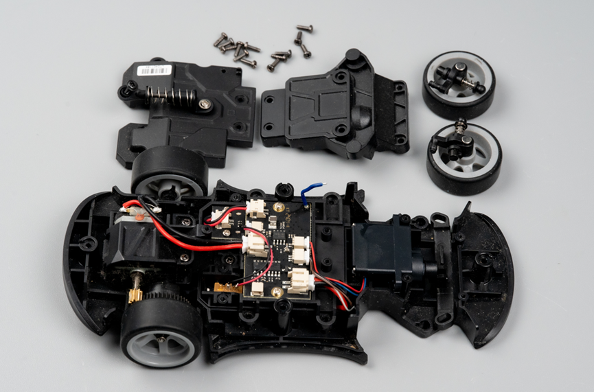 趁儿子睡着，偷偷拆了他价值350的跑车，没想到这车还带差速器！图19